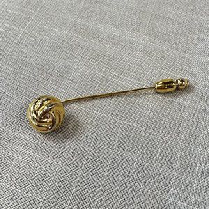 Vintage Trifari Gold Tone Knot Stick Pin